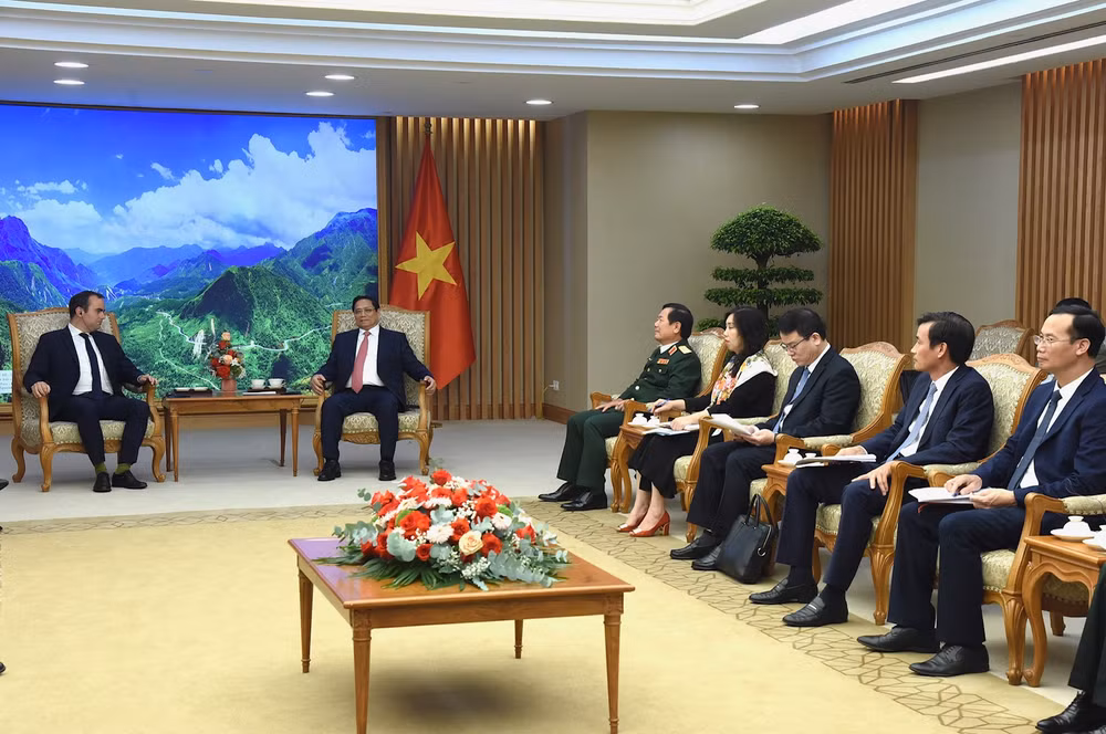 Thủ tướng Phạm Minh Chính và đại diện lãnh đạo các bộ, ban, ngành của Chính phủ Việt Nam cùng tham dự buổi tiếp. Thủ tướng Phạm Minh Chính và đại diện lãnh đạo các bộ, ban, ngành của Chính phủ Việt Nam cùng tham dự buổi tiếp.