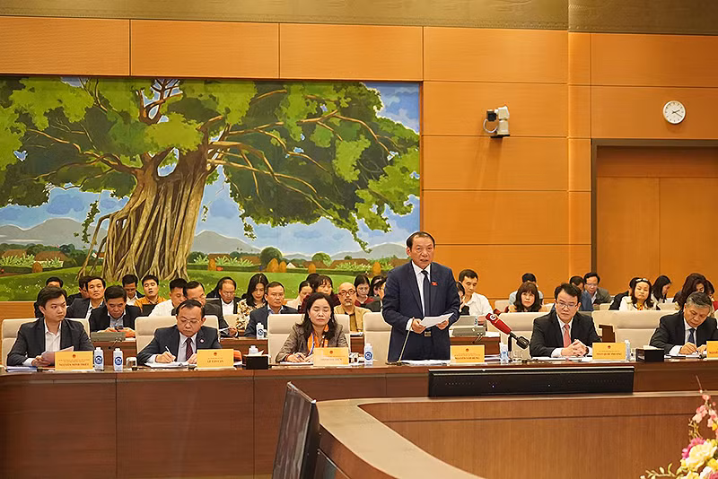 Các đại biểu thảo luận tại phiên giải trình.