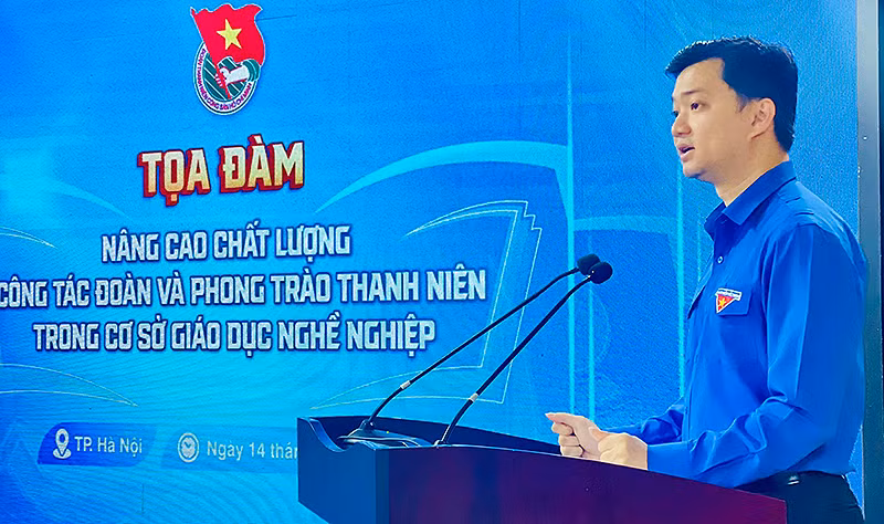 Đồng chí Nguyễn Minh Triết phát biểu ý kiến tại Tọa đàm.