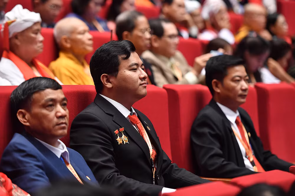 Các đại biểu lắng nghe tham luận. Các đại biểu lắng nghe tham luận.