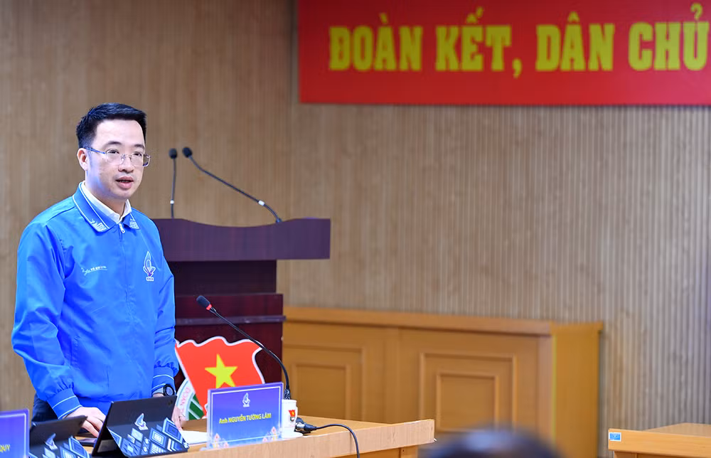 Đồng chí Nguyễn Tường Lâm thông tin với báo chí về Đại hội.