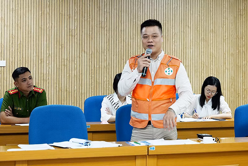 Trưởng Nhóm thiện nguyện FAS Angel Phạm Quốc Việt nêu ý kiến tại hội nghị.