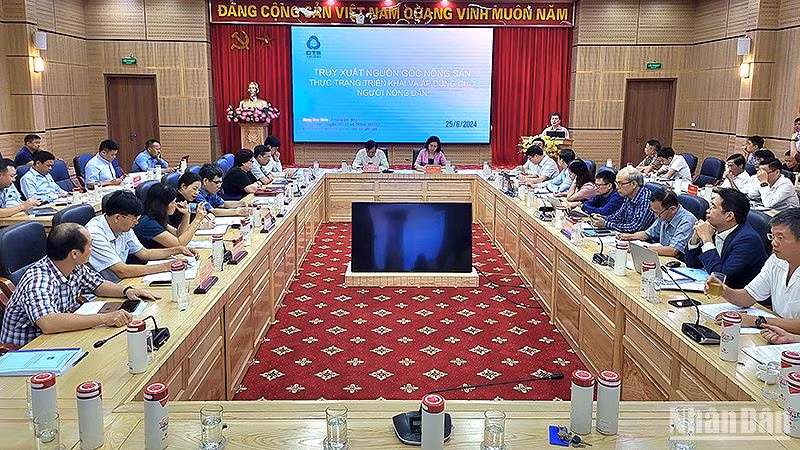 Các đại biểu thảo luận, cho ý kiến tại Hội thảo.
