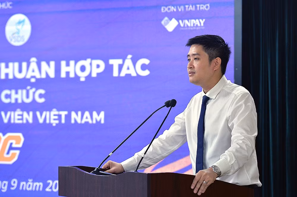 Đồng chí Lâm Tùng chia sẻ thông tin về giải đấu.
