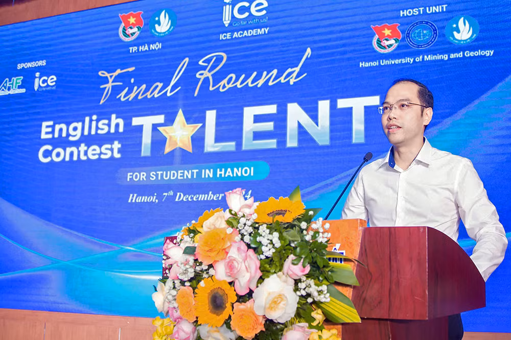 Phó Bí thư Thành đoàn, Chủ tịch Hội Sinh viên thành phố Hà Nội Nguyễn Tiến Hưng phát biểu ý kiến tại vòng chung kết Cuộc thi.