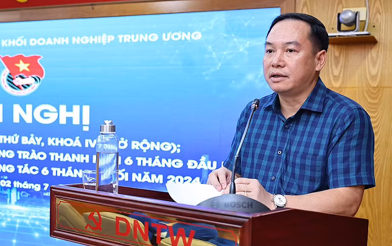 Đồng chí Hồ Xuân Trường phát biểu ý kiến tại hội nghị.
