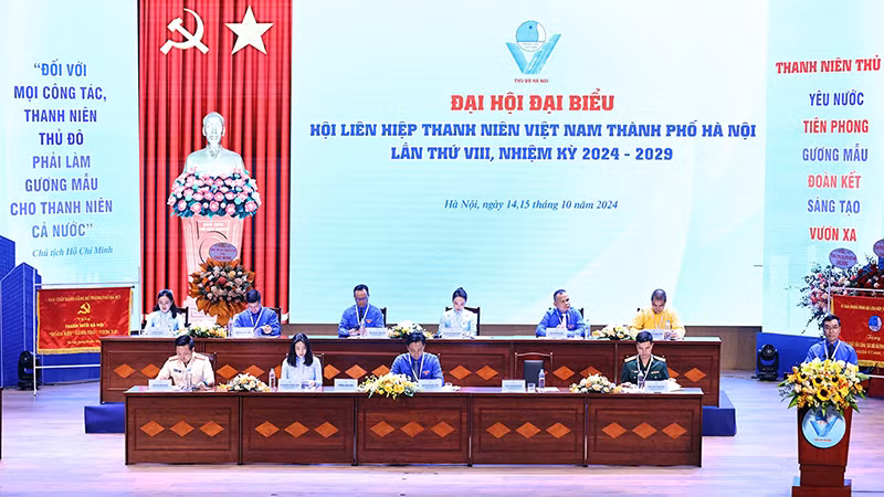 Đoàn Chủ tịch Đại hội đại biểu Hội Liên hiệp Thanh niên thành phố Hà Nội lần thứ VIII.