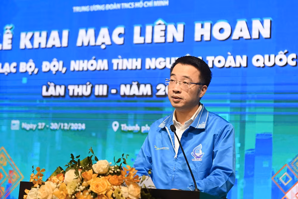 Đồng chí Nguyễn Tường Lâm phát biểu ý kiến tại buổi lễ.