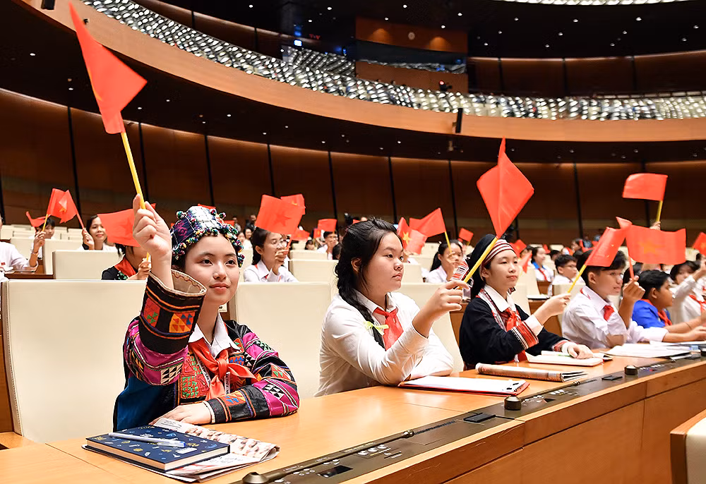 Các đại biểu thiếu nhi tham gia Phiên họp. Các đại biểu thiếu nhi tham gia Phiên họp.