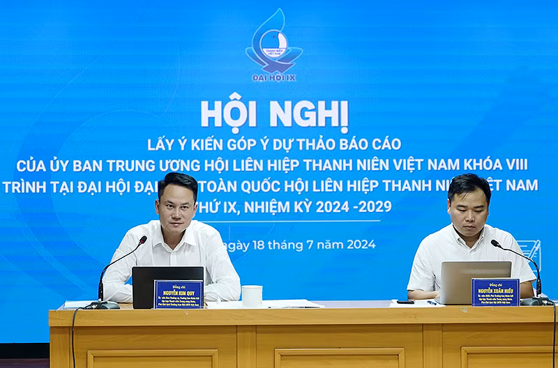 Các đồng chí chủ trì hội nghị.
