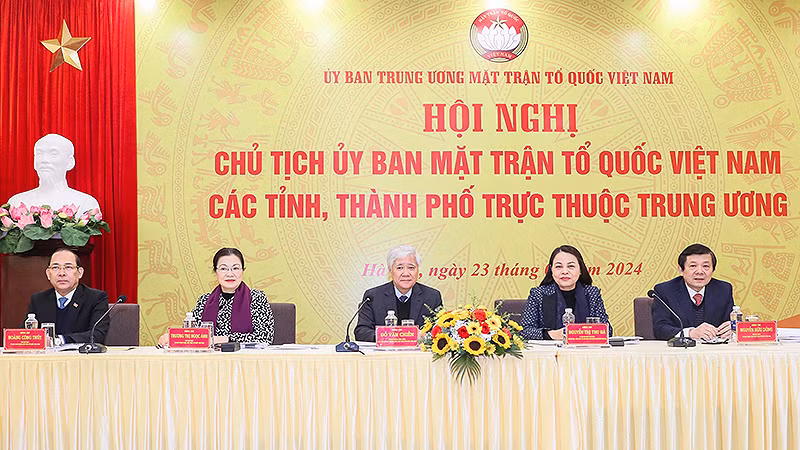 Các đồng chí chủ trì Hội nghị.