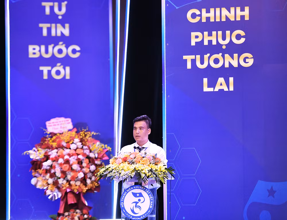 Chủ tịch Hội Thanh niên khuyết tật Việt Nam khóa I Phạm Văn Thành phát biểu nhận nhiệm vụ tại Đại hội. Chủ tịch Hội Thanh niên khuyết tật Việt Nam khóa I Phạm Văn Thành phát biểu nhận nhiệm vụ tại Đại hội.
