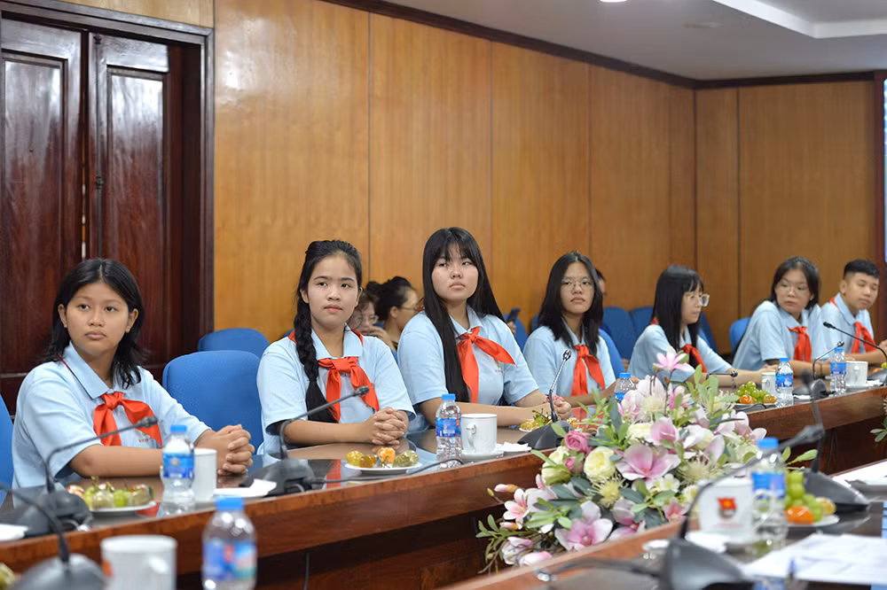 Các đại biểu thiếu nhi tại buổi gặp mặt. Các đại biểu thiếu nhi tại buổi gặp mặt.