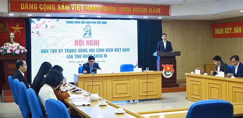 Đồng chí Nguyễn Minh Triết phát biểu ý kiến tại Hội nghị.