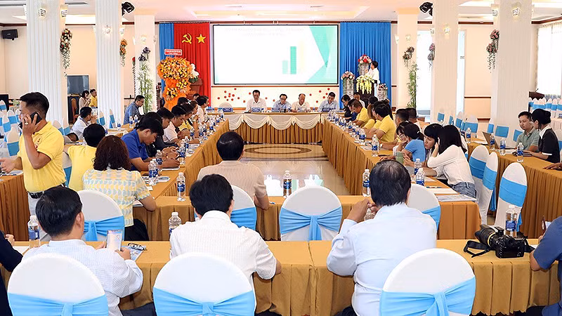Các đại biểu dự tọa đàm. Các đại biểu dự tọa đàm.