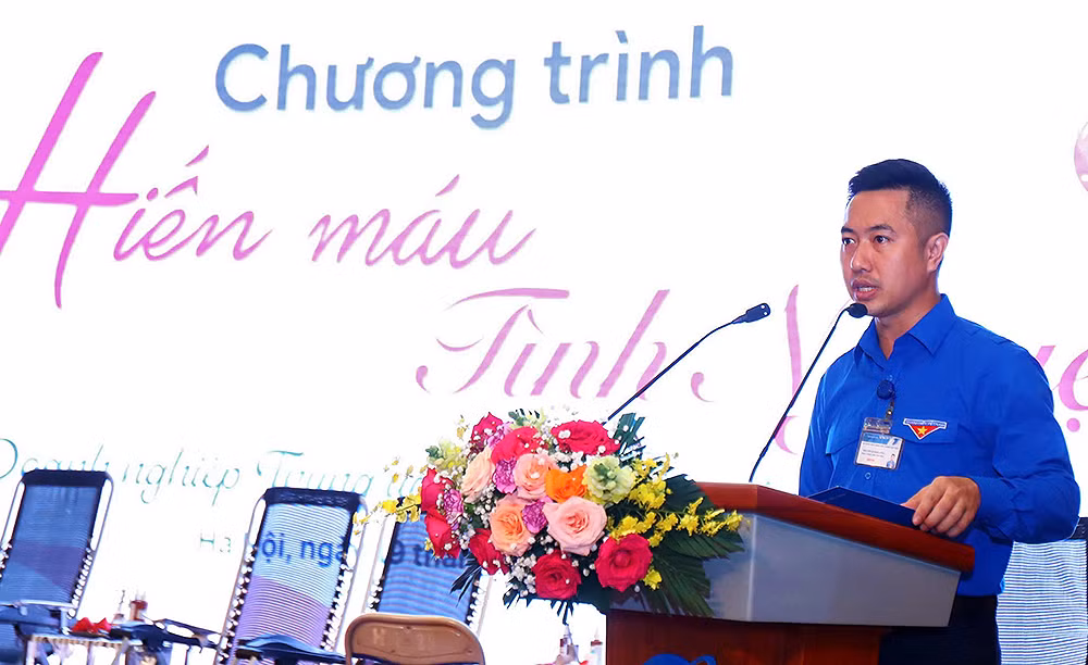 Đồng chí Nguyễn Quang Long kêu gọi tuổi trẻ VNPT không ngừng tham gia hiến máu tình nguyện. Đồng chí Nguyễn Quang Long kêu gọi tuổi trẻ VNPT không ngừng tham gia hiến máu tình nguyện.