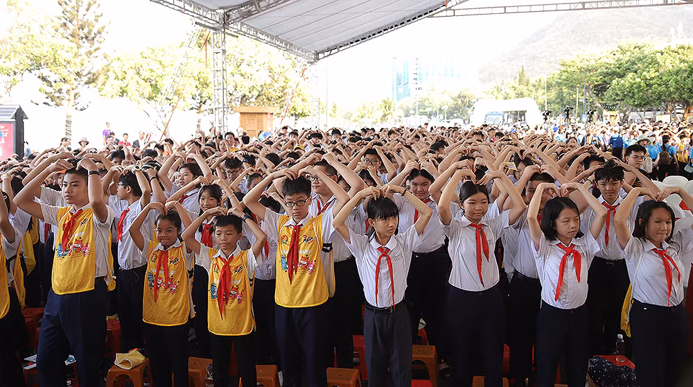 Không khí sôi nổi tại Ngày hội ở đầu cầu Bà Rịa-Vũng Tàu. Không khí sôi nổi tại Ngày hội ở đầu cầu Bà Rịa-Vũng Tàu.