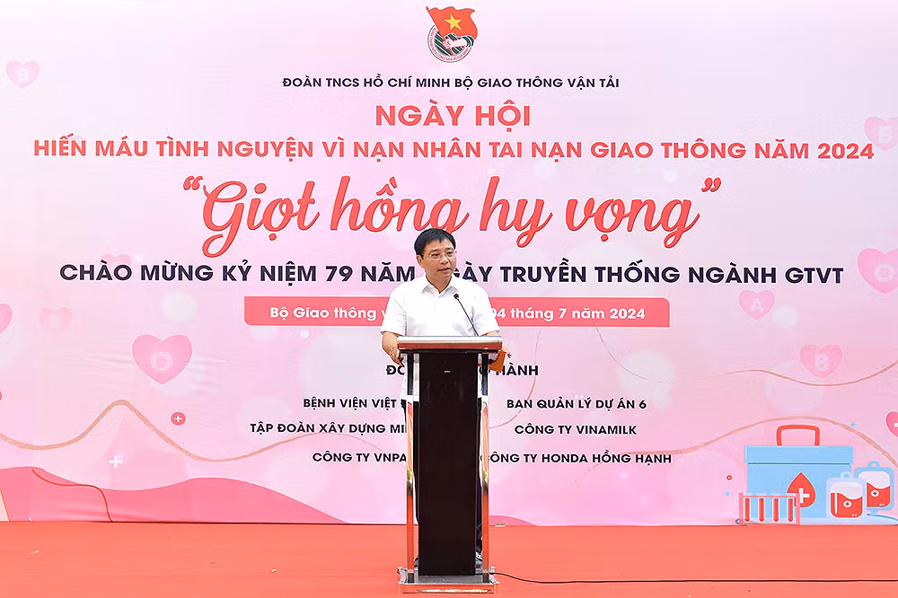 Bộ trưởng Giao thông vận tải phát biểu ý kiến tại chương trình. Bộ trưởng Giao thông vận tải phát biểu ý kiến tại chương trình.
