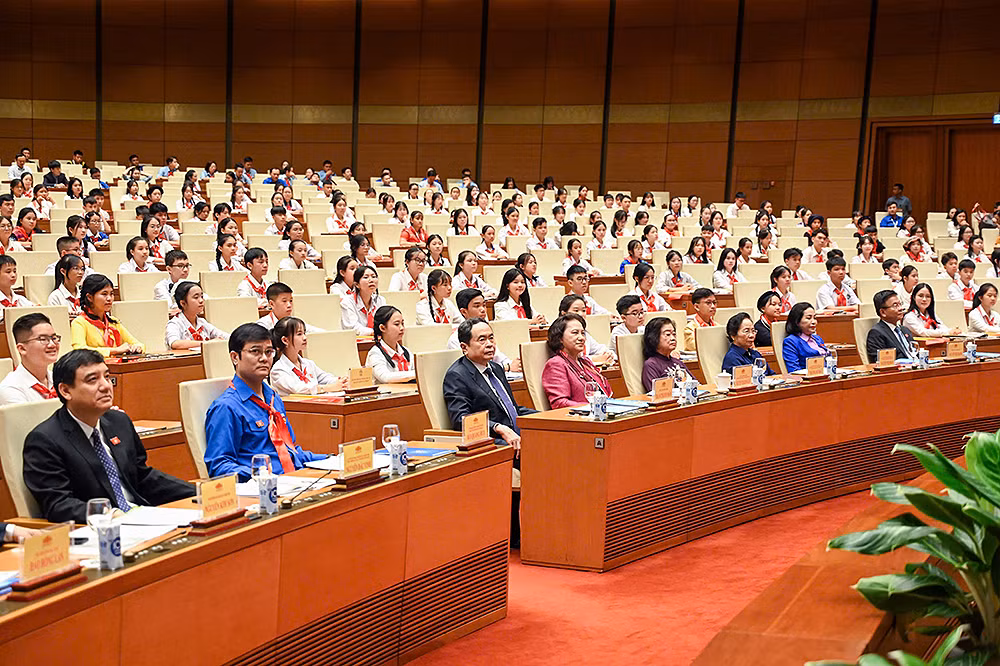 Các đồng chí lãnh đạo, nguyên lãnh đạo Đảng, Nhà nước, đại diện lãnh đạo các bộ, ban, ngành dự Phiên họp. Các đồng chí lãnh đạo, nguyên lãnh đạo Đảng, Nhà nước, đại diện lãnh đạo các bộ, ban, ngành dự Phiên họp.