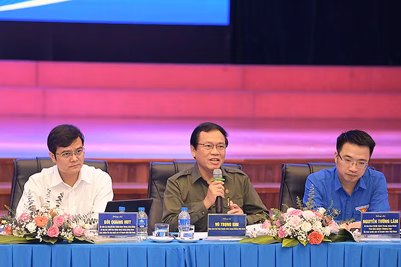 Đồng chí Vũ Trọng Kim tham gia thảo luận tại diễn đàn.