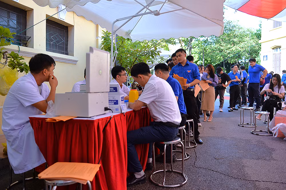 Đông đảo cán bộ, đoàn viên, thanh niên có mặt tại chương trình từ sáng sớm. Đông đảo cán bộ, đoàn viên, thanh niên có mặt tại chương trình từ sáng sớm.