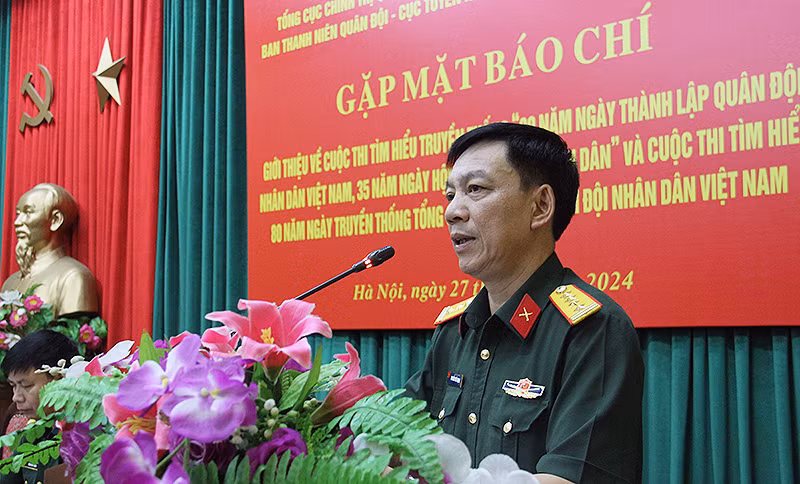 Đại tá Nguyễn Thế Mạnh, Phó Cục trưởng Cục Tuyên huấn thông tin về các cuộc thi. Đại tá Nguyễn Thế Mạnh, Phó Cục trưởng Cục Tuyên huấn thông tin về các cuộc thi.