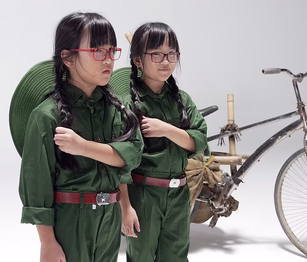 Những "Em bé Việt Nam" có mặt trong MV. Những "Em bé Việt Nam" có mặt trong MV.