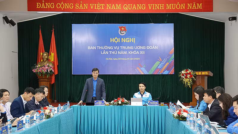 Đồng chí Bùi Quang Huy phát biểu ý kiến tại Hội nghị.
