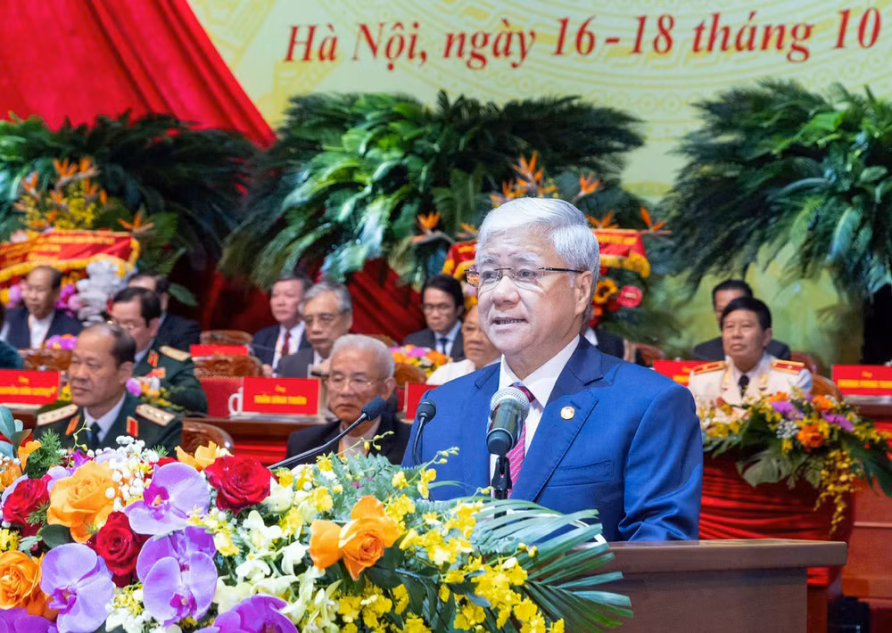 Đồng chí Đỗ Văn Chiến đọc diễn văn khai mạc Đại hội. Đồng chí Đỗ Văn Chiến đọc diễn văn khai mạc Đại hội.