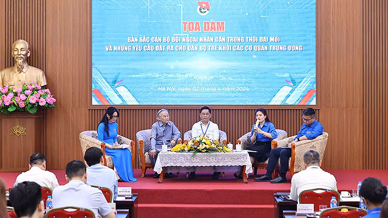 Các diễn giả trao đổi ý kiến tại Tọa đàm.