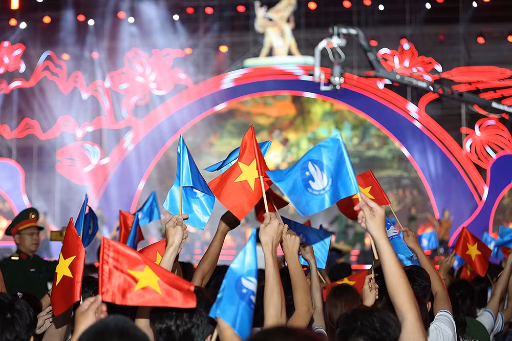 Không khí sôi nổi, hào hùng tại chương trình nghệ thuật.