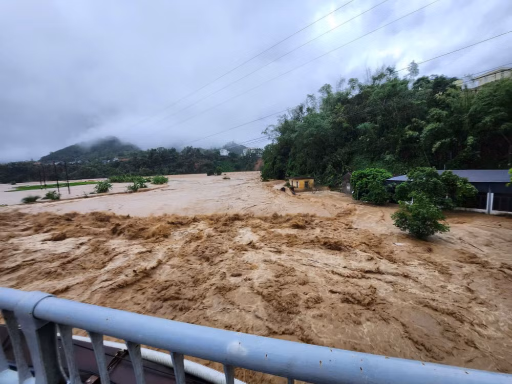 [Live] Hoàn lưu bão số 3 gây lũ lớn, thiệt hại nặng ở Bắc Bộ ảnh 9