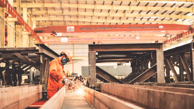 Sau một năm lao động vất vả, tiền thưởng Tết là động lực cho người lao động tiếp tục gắn bó doanh nghiệp.