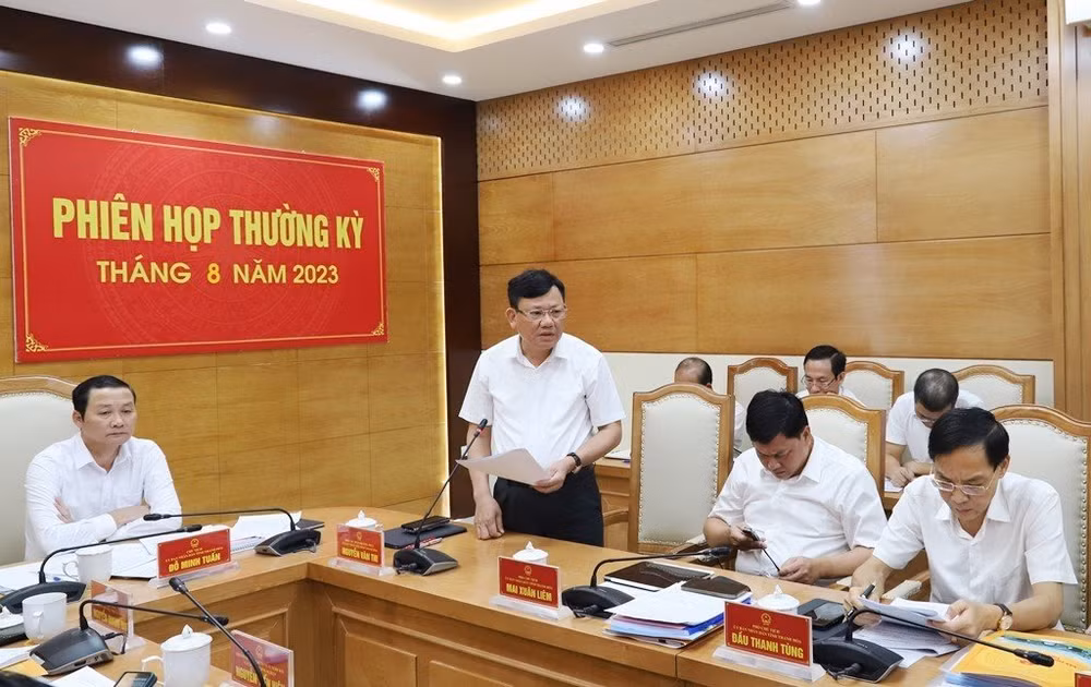 Phó Chủ tịch thường trực Ủy ban nhân dân tỉnh Thanh Hóa phát biểu tại phiên họp. Phó Chủ tịch thường trực Ủy ban nhân dân tỉnh Thanh Hóa phát biểu tại phiên họp.