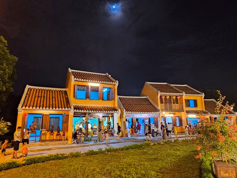Nét kiến trúc phố cổ Hội An ở thành phố Thanh Hóa. Nét kiến trúc phố cổ Hội An ở thành phố Thanh Hóa.
