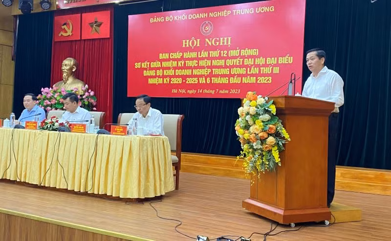 Đồng chí Nguyễn Long Hải, Bí thư Đảng ủy Khối phát biểu tại Hội nghị. Đồng chí Nguyễn Long Hải, Bí thư Đảng ủy Khối phát biểu tại Hội nghị.