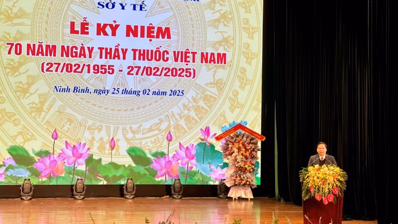 Đồng chí Phó Chủ tịch Thường trực Ủy ban nhân dân tỉnh Ninh Bình Tống Quang Thìn phát biểu tại buổi lễ kỷ niệm.