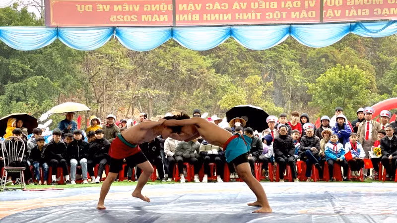 Đây là dịp để các đô vật thể hiện tài năng và lan tỏa tình yêu môn vật tới đông đảo nhân dân và du khách. Đây là dịp để các đô vật thể hiện tài năng và lan tỏa tình yêu môn vật tới đông đảo nhân dân và du khách.