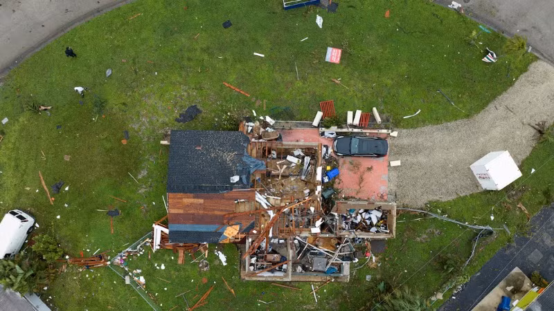Một ngôi nhà tại bang Florida (Mỹ) bị lốc xoáy phá hủy. (Ảnh: Reuters)
