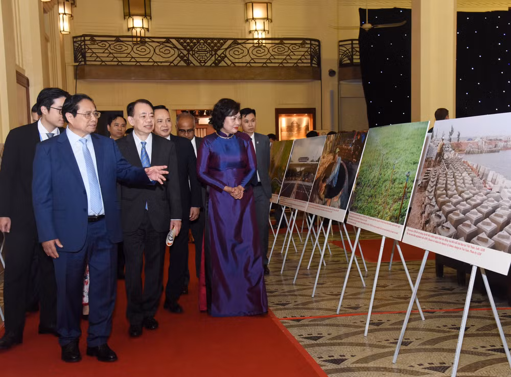 Triển lãm ảnh 30 năm quan hệ đối tác Việt Nam-ADB.