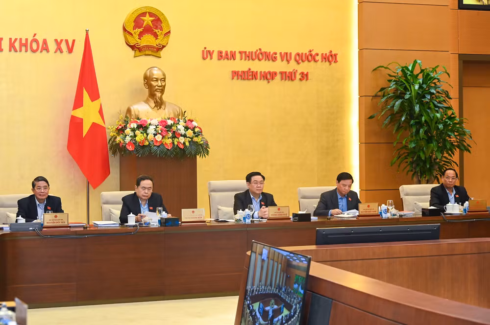 Chủ tịch Quốc hội Vương Đình Huệ cùng các Phó Chủ tịch Quốc hội dự phiên họp thường kỳ thứ 31.