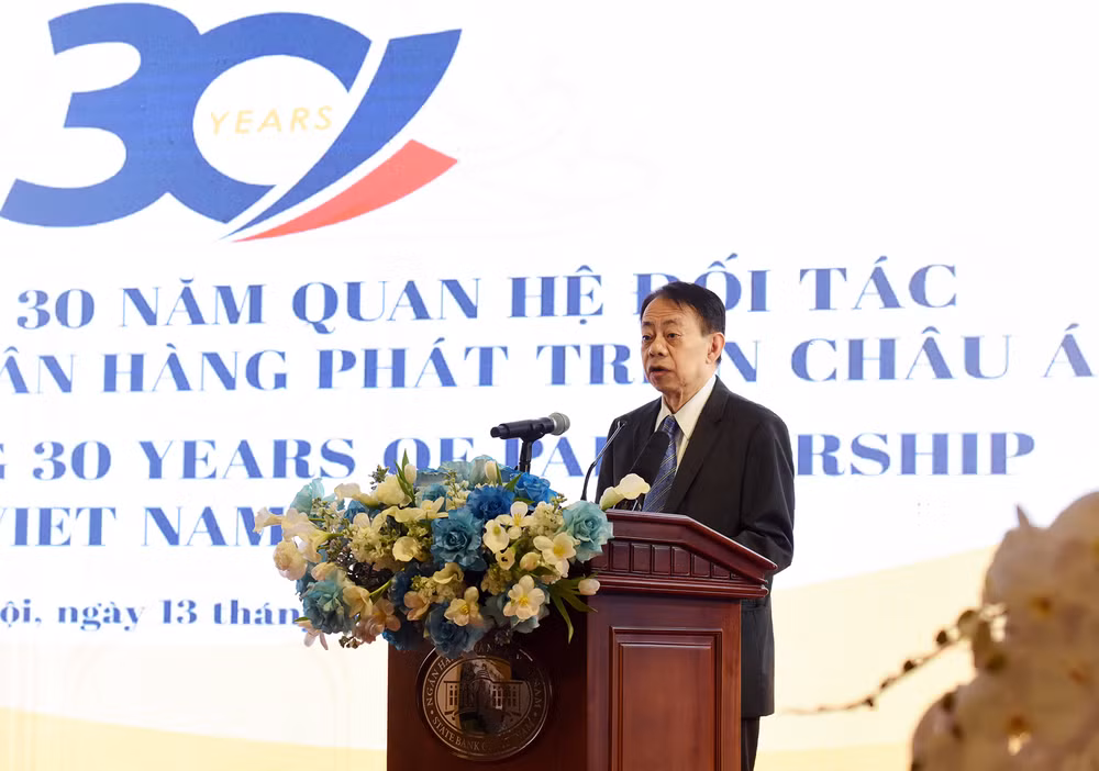 Chủ tịch ADB Masatsugu Asakawa phát biểu tại lễ kỷ niệm.