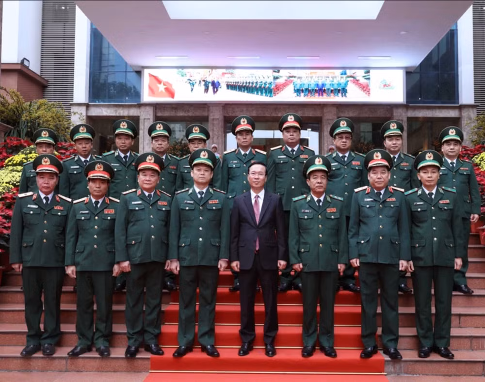 Chủ tịch nước Võ Văn Thưởng với lãnh đạo Bộ Quốc phòng, Bộ tư lệnh Bộ đội Biên phòng và các đại biểu. Ảnh: TTXVN. Chủ tịch nước Võ Văn Thưởng với lãnh đạo Bộ Quốc phòng, Bộ tư lệnh Bộ đội Biên phòng và các đại biểu. Ảnh: TTXVN.