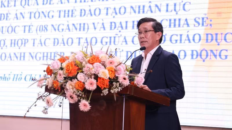 Giáo sư, Tiến sĩ Sử Đình Thành, Giám đốc Đại học Kinh tế Thành phố Hồ Chí Minh phát biểu tại hội nghị.