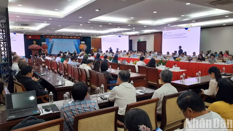 Quang cảnh Hội nghị Sơ kết 10 năm thực hiện Đề án “Dạy và học các môn Toán, Khoa học và tiếng Anh tích hợp chương trình Anh và Việt Nam” Quang cảnh Hội nghị Sơ kết 10 năm thực hiện Đề án “Dạy và học các môn Toán, Khoa học và tiếng Anh tích hợp chương trình Anh và Việt Nam”