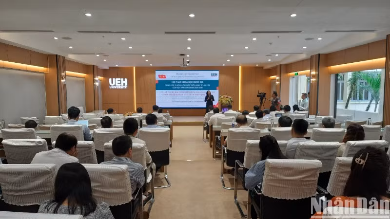 Quang cảnh hội thảo. Quang cảnh hội thảo.