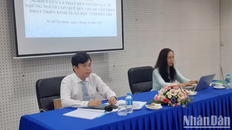 Các đại biểu chủ trì hội thảo. Các đại biểu chủ trì hội thảo.