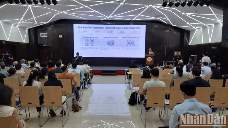 Quang cảnh hội thảo. Quang cảnh hội thảo.