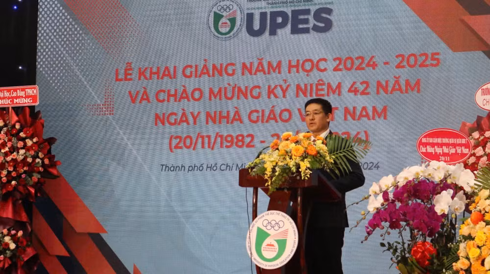 Tiến sĩ Nguyễn Kế Bình, Chủ tịch Hội đồng Trường đại học Sư phạm Thể dục thể thao Thành phố Hồ Chí Minh phát biểu tại lễ khai giảng. Tiến sĩ Nguyễn Kế Bình, Chủ tịch Hội đồng Trường đại học Sư phạm Thể dục thể thao Thành phố Hồ Chí Minh phát biểu tại lễ khai giảng.