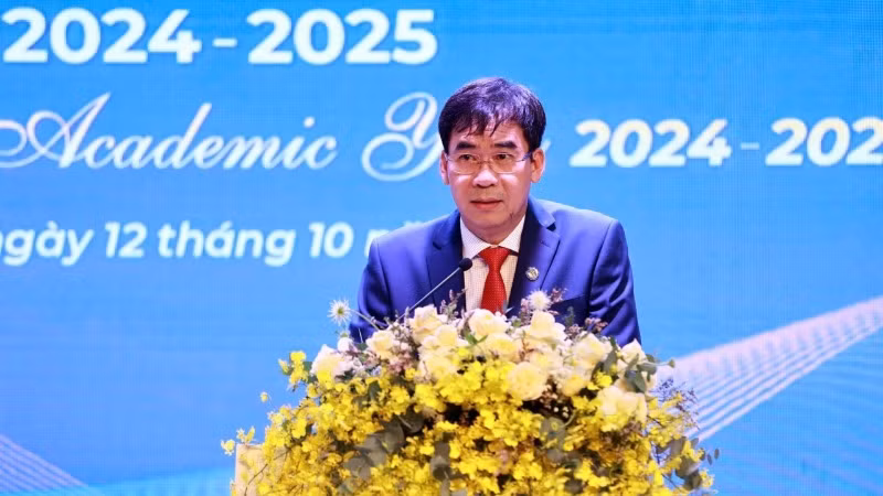 Tiến sĩ Lê Trường Sơn, Hiệu trưởng Trường đại học Luật Thành phố Hồ Chí Minh phát biểu tại Lễ khai giảng.